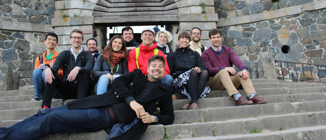 Ryhmäkuva SMYn 150-vuotisjuhlista.