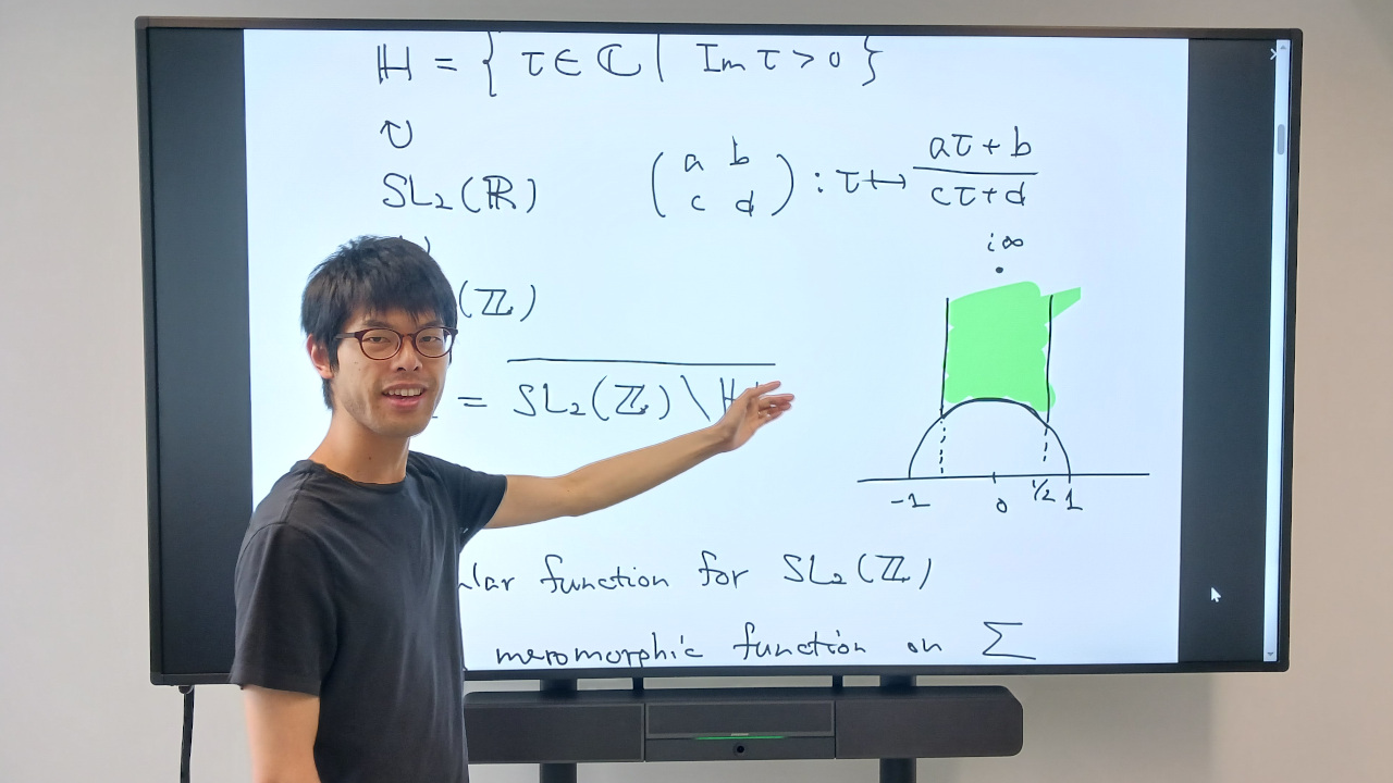 A mathematician (Shinji Koshida) with a screen.